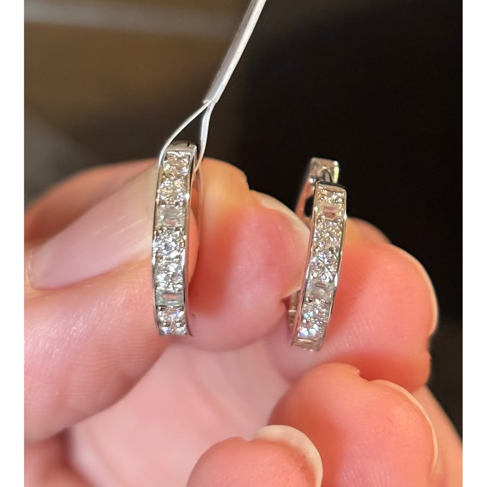 Silver Aura Sterling Silver Moissanite 0.62CTW Huggie Hoop Earrings E53785-W